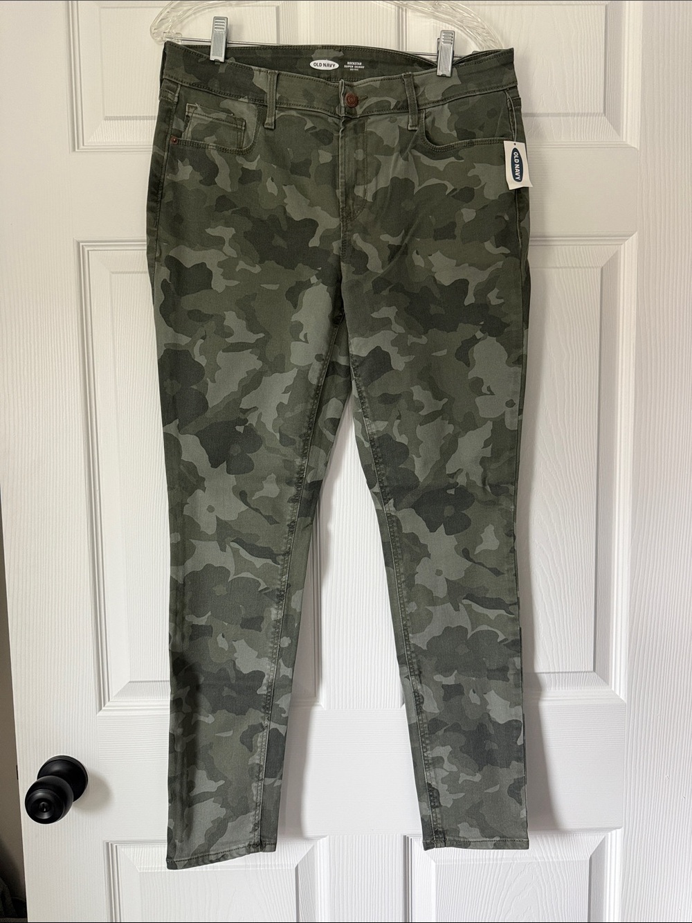 Old Navy Women's Mid Rise Rockstar Camo Super Skinny Jeans, Size 12, NWT